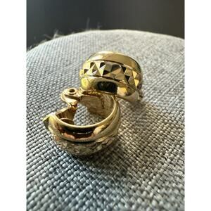 Vtg Monet Diamond Cut Huggie Earrings Gold Tone Pierced Classic Career Casual